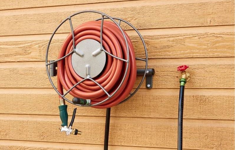 What Style of Garden Hose Reel is Right for You?