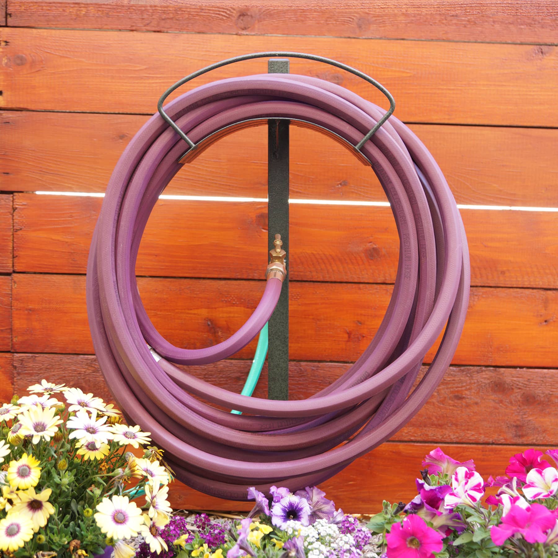 Free-standing Hose Hanger with Faucet